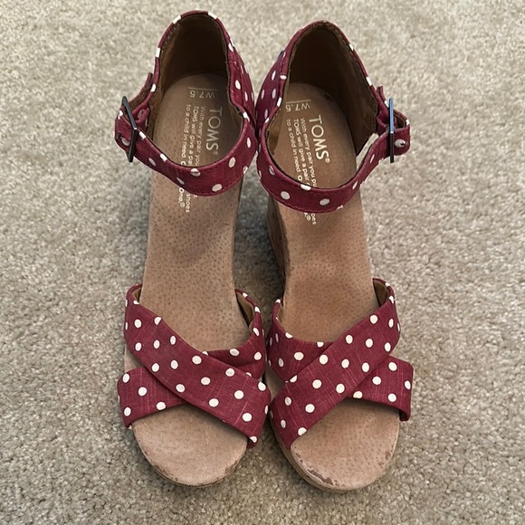 TOMS Women's Burgundy Polka Dot Wedge Cork Sandals 7.5 Open Toe Casual Party - Picture 1 of 10